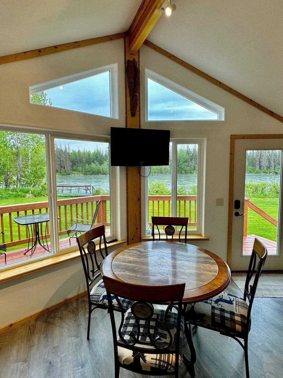 SLEEPS 4 — KENAI RIVER VIEWS photo 1